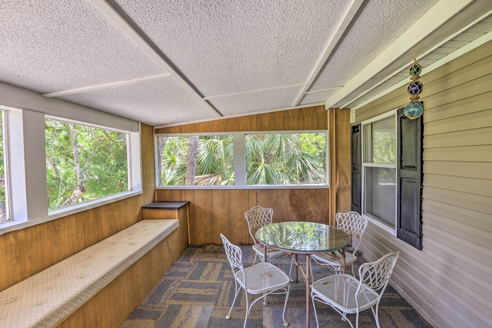 Bright Steinhatchee Home: Proximity to Ocean!