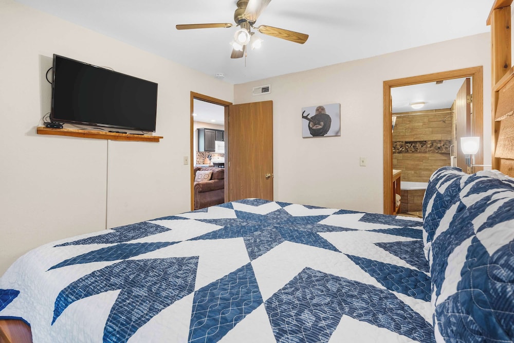 Cozy Timbers Charming Condo for 6 With Resort-style Amenities