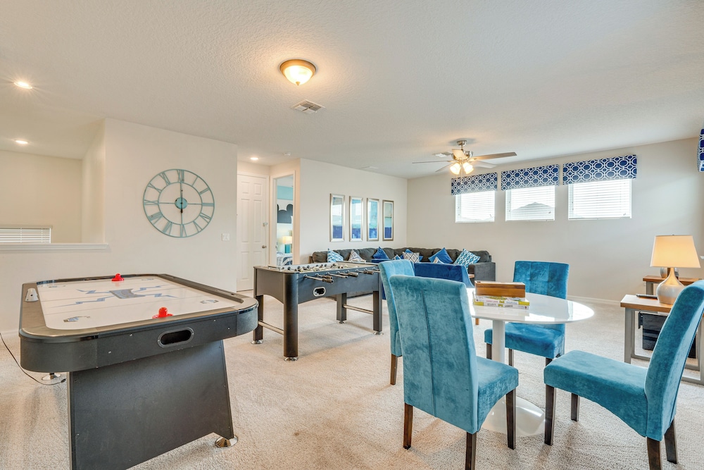 Home Near Theme Parks in Kissimmee: Family Perks!