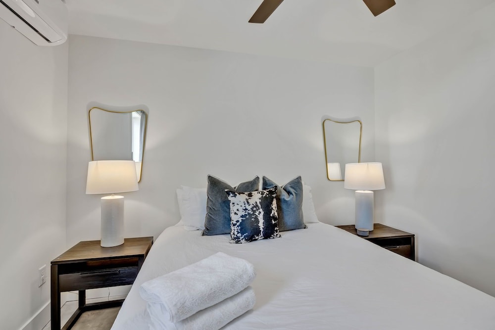 Euphony-designer Furnishings-5 Mins to Broadway