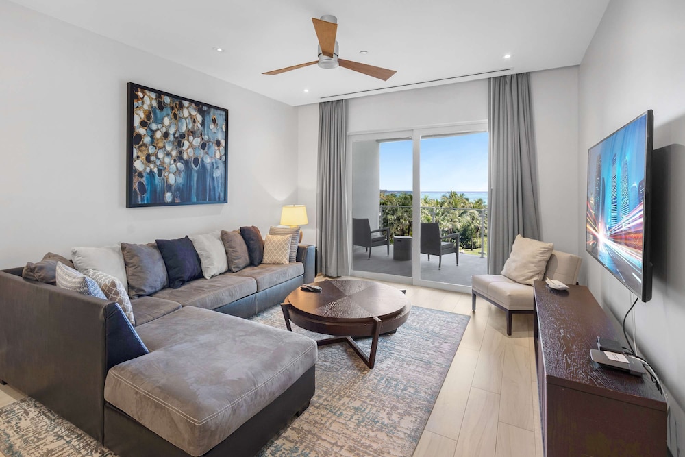 Stunning Oceanview 2 Bed Condo at ONE Cable Beach