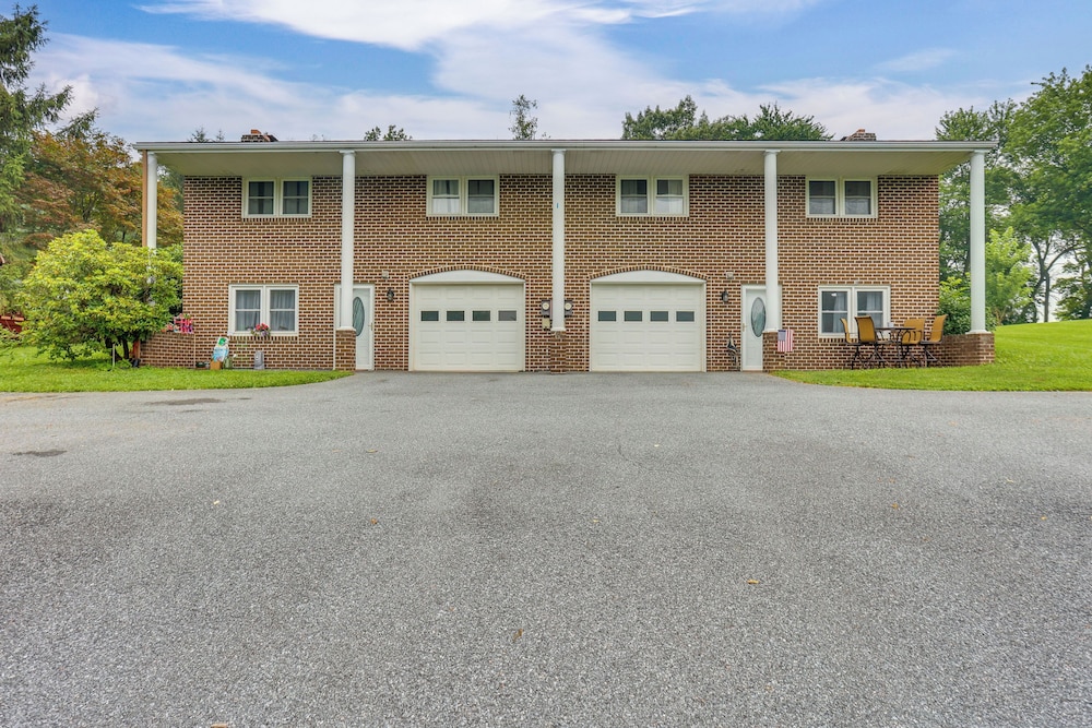 Family Retreat Near Hersheypark w/ Horse Farm View