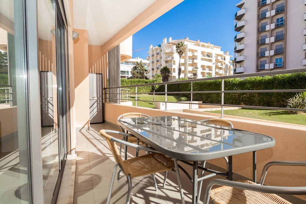 04 in Portim o With 1 Bedrooms and 1 Bathrooms