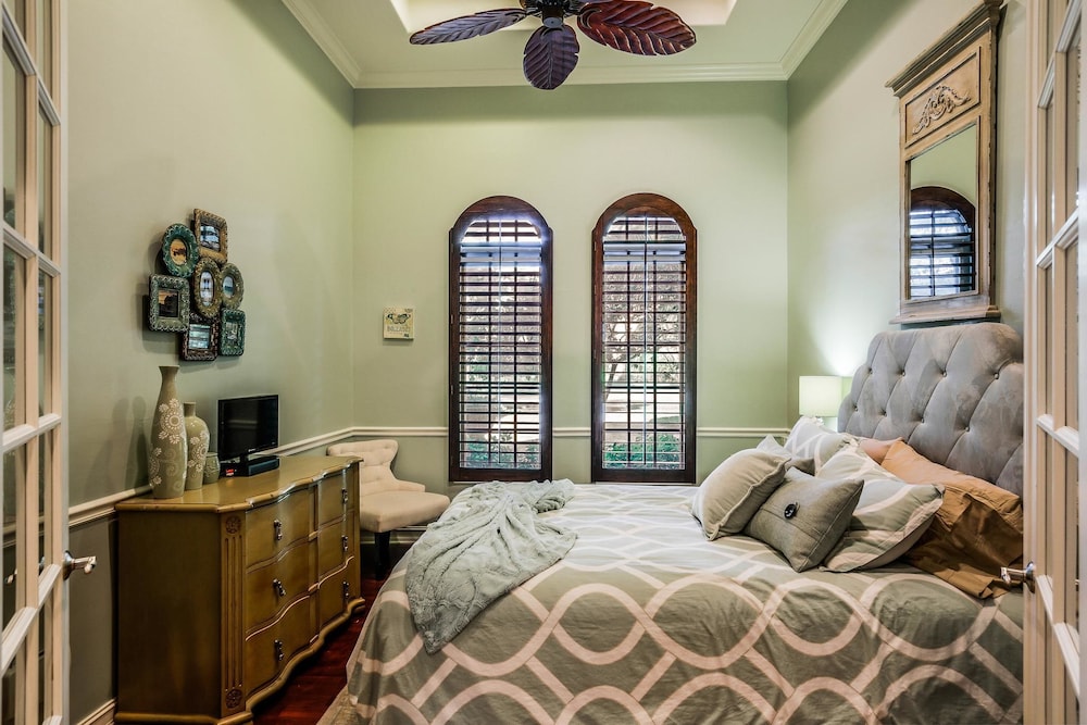 MAJ8978 4 Bedroom Holiday Home by Marco Naples Vacation Homes