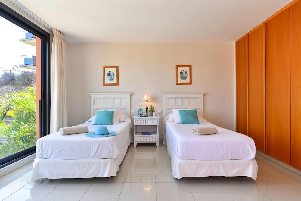Luxurious Holiday Home With Pool in Maspalomas