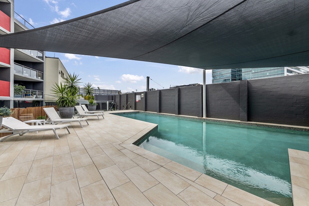 Central Bowen Hills Stay