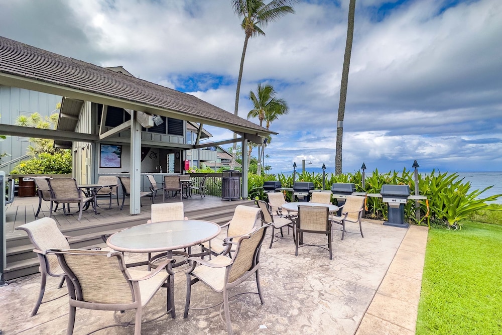 Kahana Village 40 2 Bedroom Condo by RedAwning