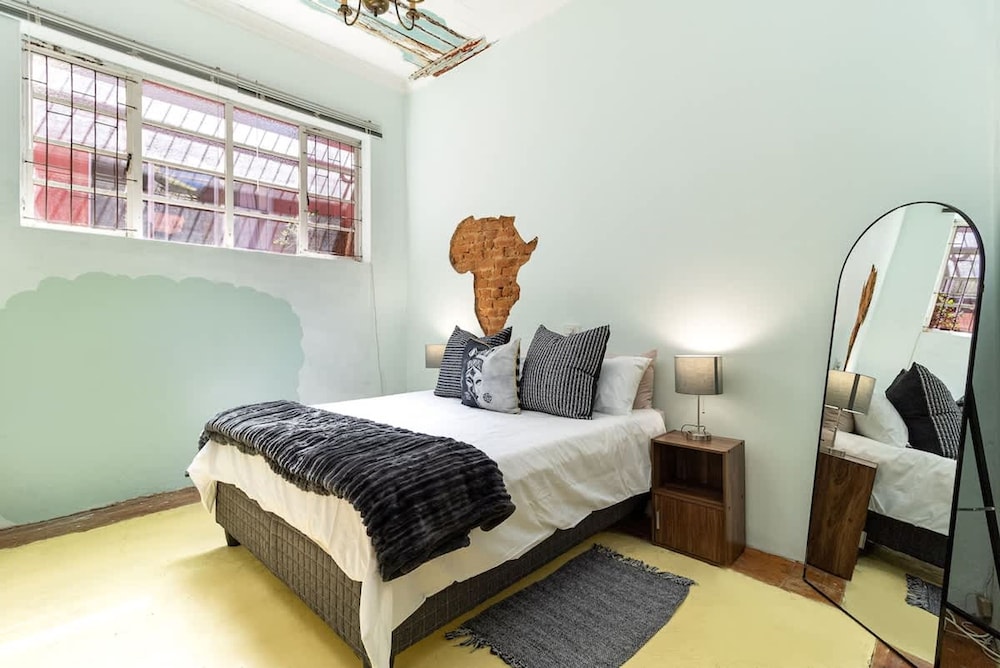 Funky Pet Friendly 2-bedroom Escape Bo-kaap