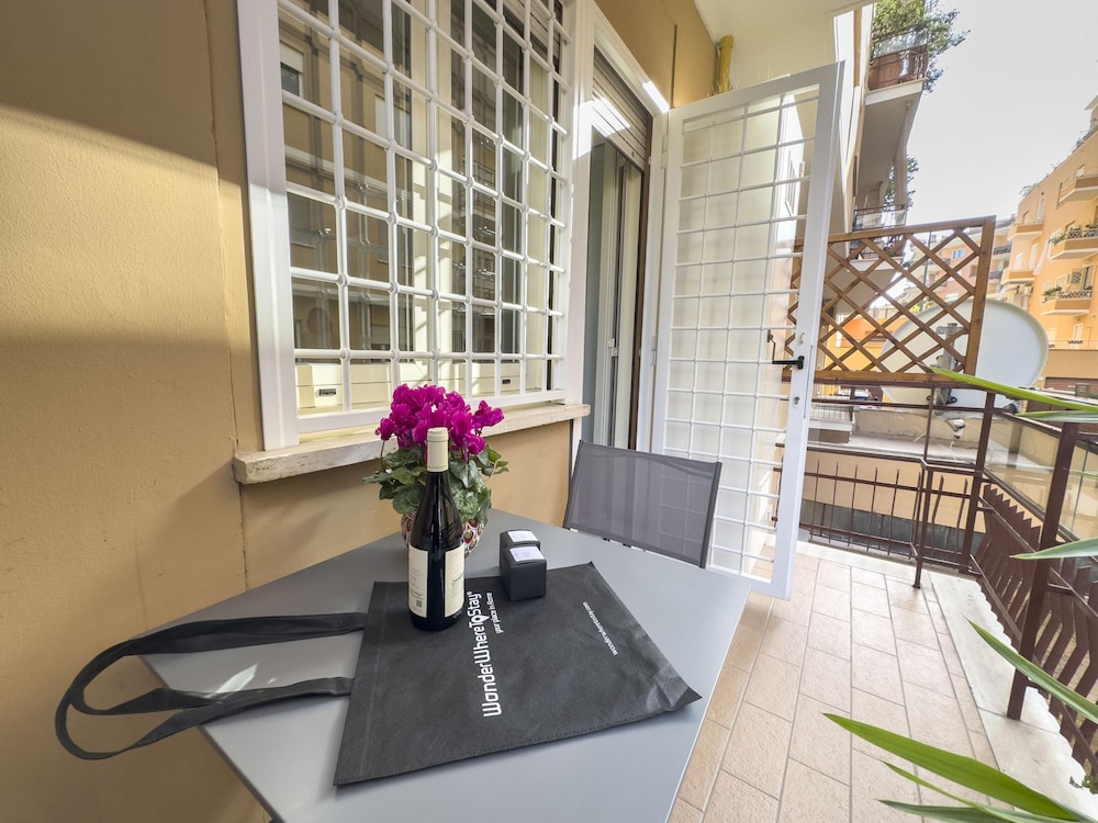 Lovely Design Apartment With Balcony