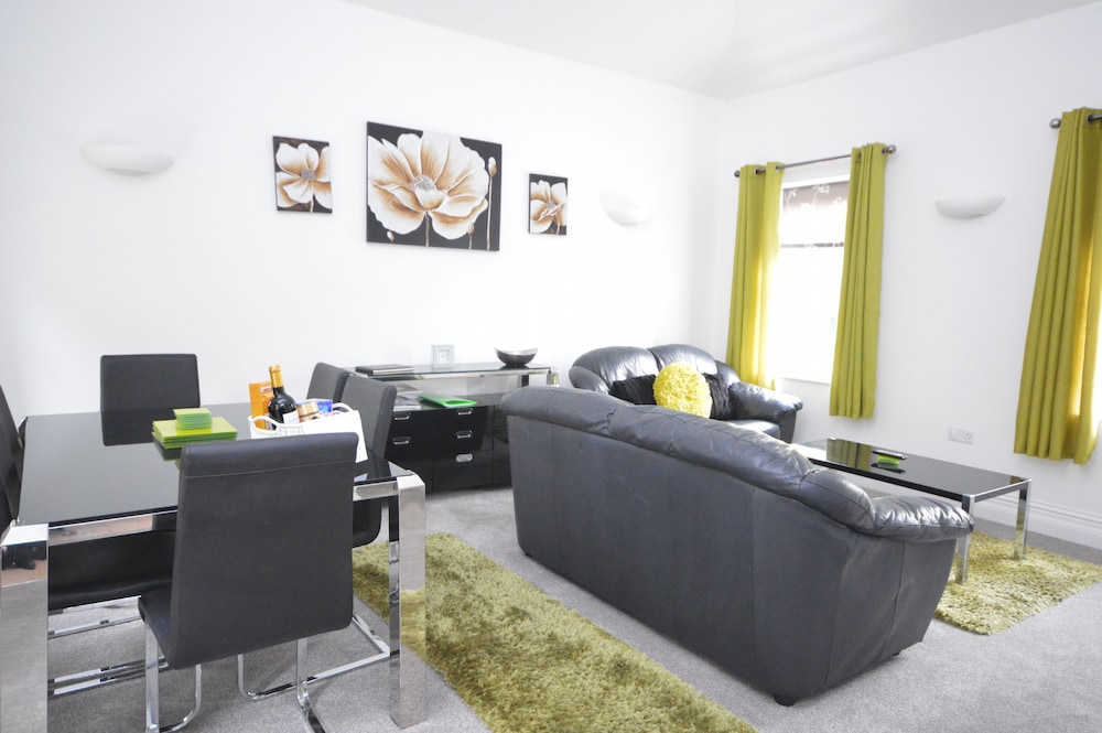 Yew Tree Apartment One Ryde view 5