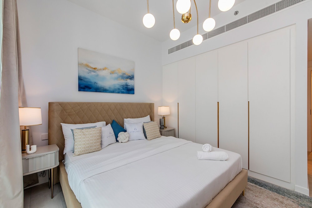 Luxury 2BR at La Vie with sea view