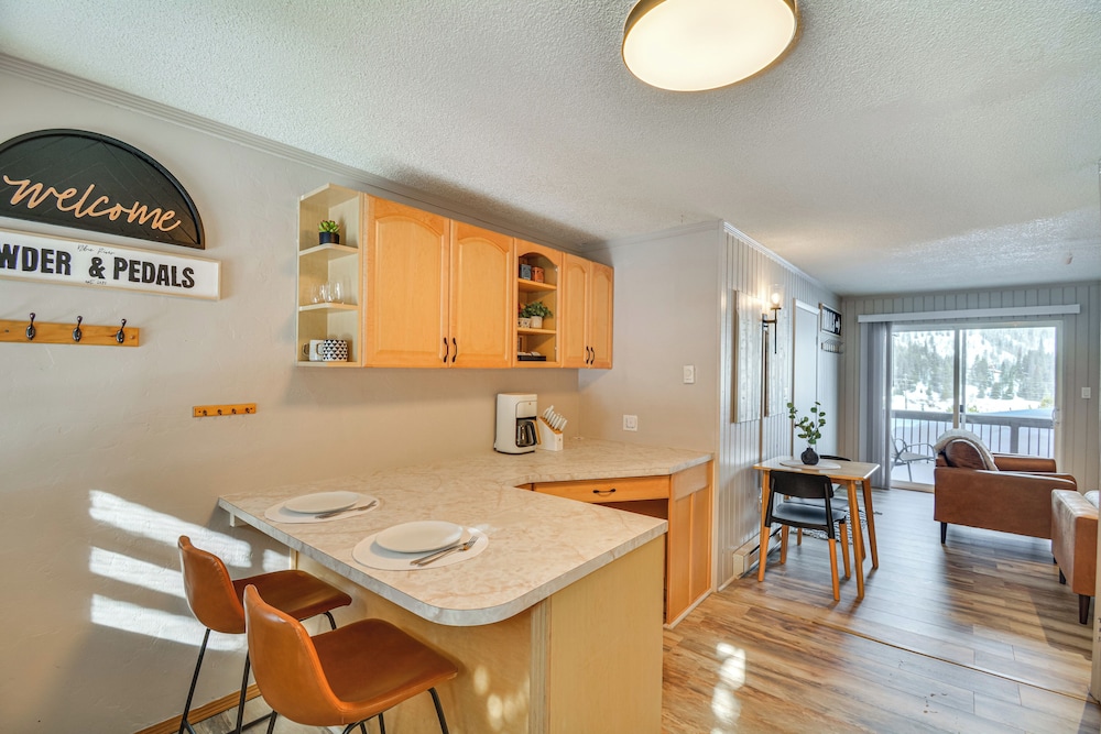 Breckenridge Area Condo w/ Mountain Views
