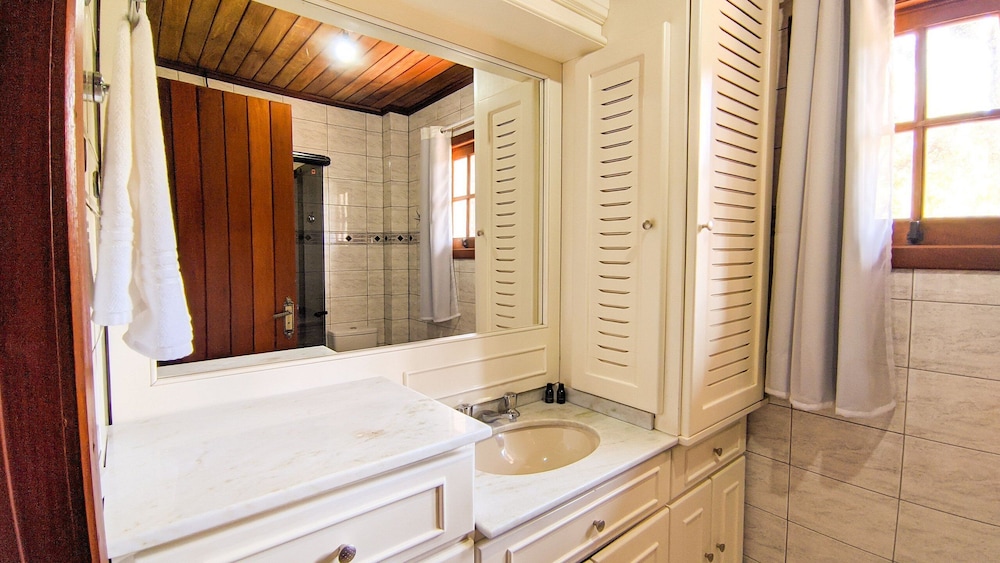 LOCAR-IN GRAMADO- Duplex Lago Negro view 4