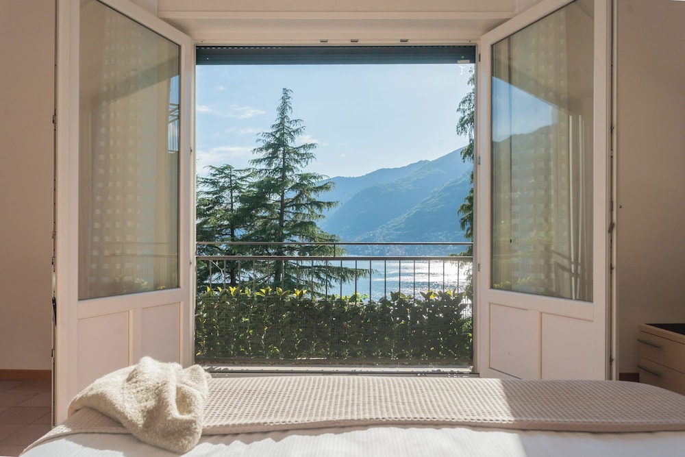The Secret Lake View by Rent all Como