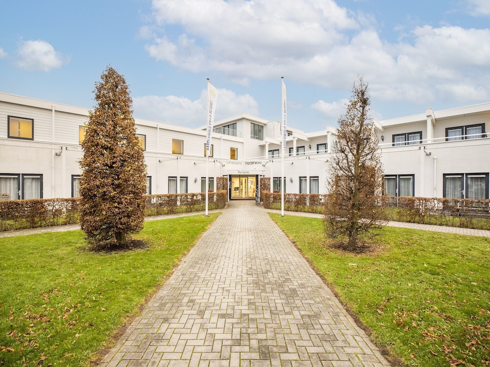 Modern Villa in Harderwijk with Hot Tub view 3
