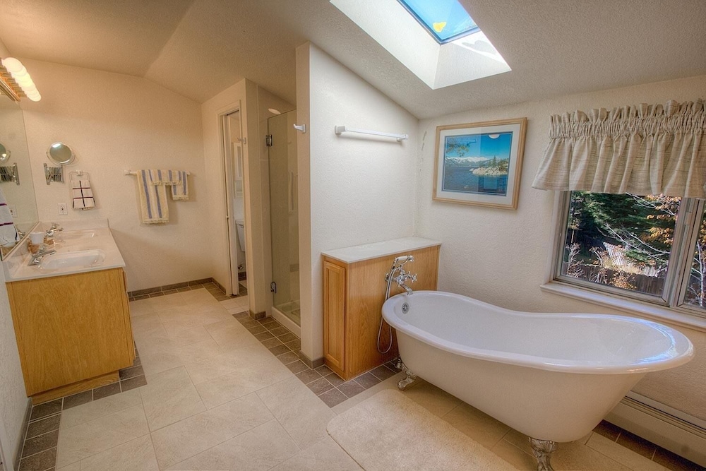 Cheyenne Chalet 4 Bedroom Home by RedAwning - Property Image 14
