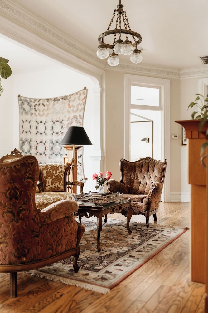 Ellerbeck Mansion Bed & Breakfast