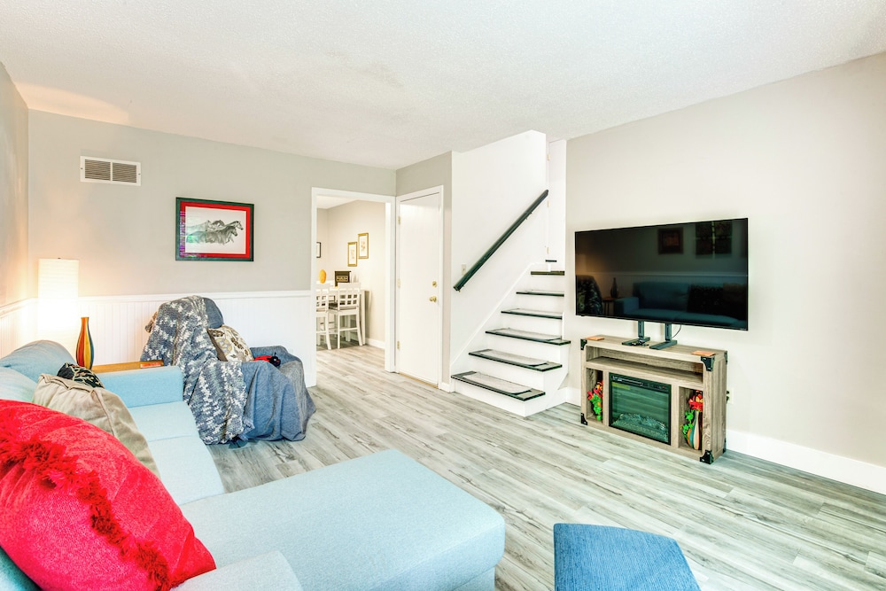 Shop, Dine & Unwind: Walkable Overland Park Home