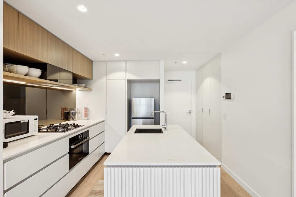 Brisbane 1BR With Pool, Spa, Sauna and Balcony