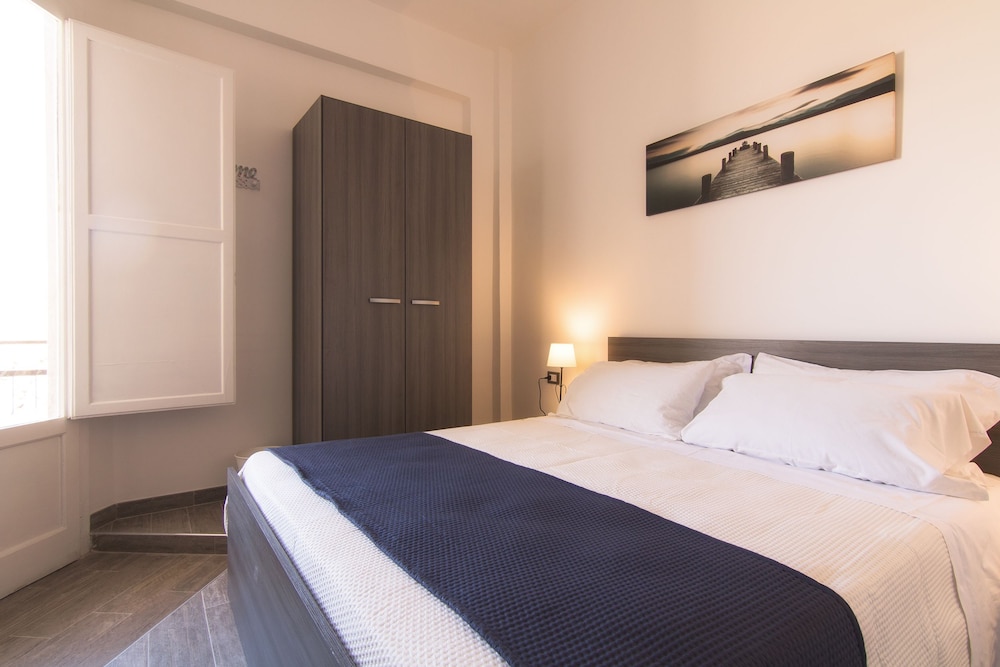 Cavour Rooms
