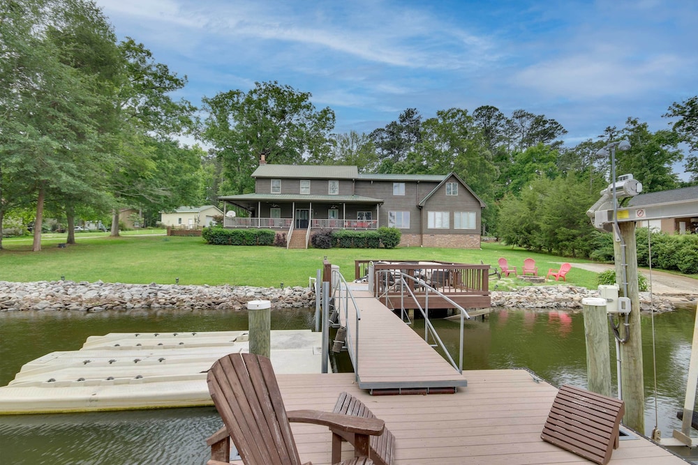 Lakefront Paradise With Private Deck & Kayaks! view 3