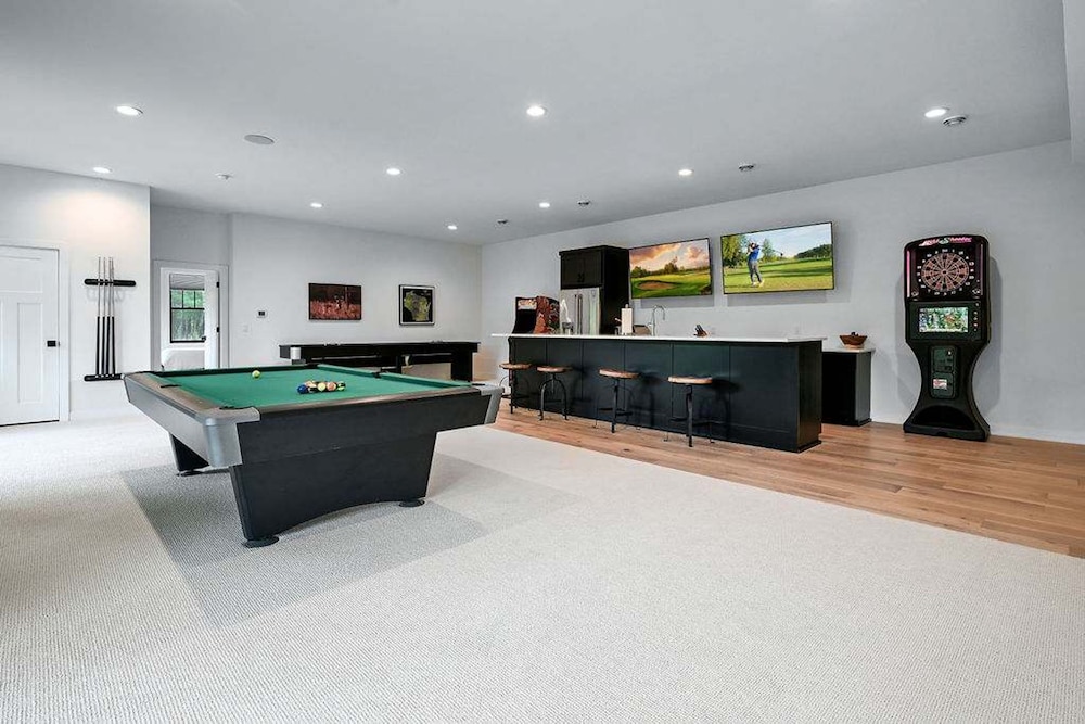 6BR Sand Valley Lodge With Hot Tub Bar Putting Green