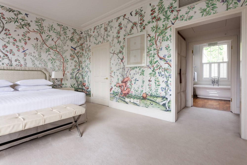 Warwick Gardens II by Onefinestay