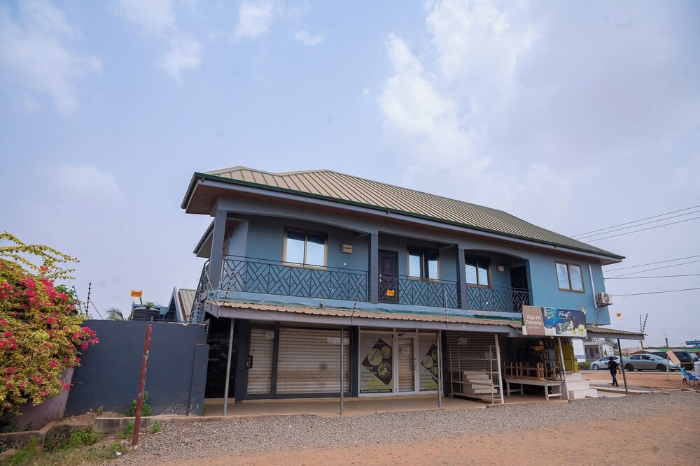 Cute & Comfy Condo  Close to Highway view 5