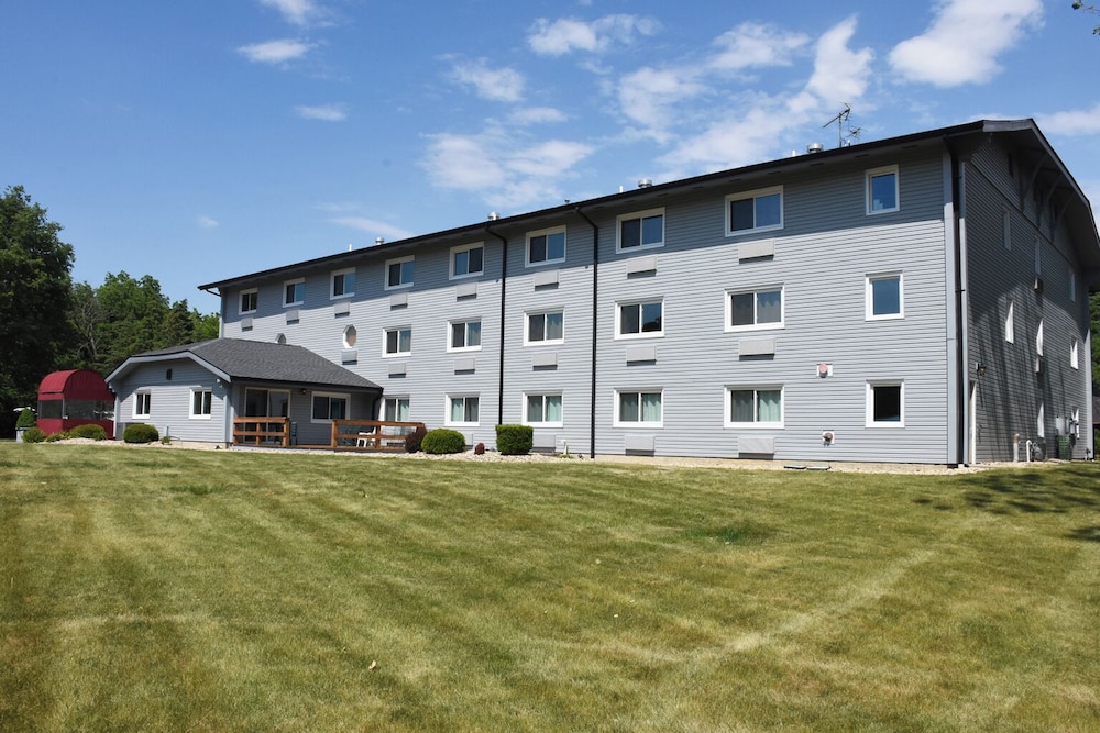 Rockford Vacations - Paddle Wheel Inn - Property Image 1
