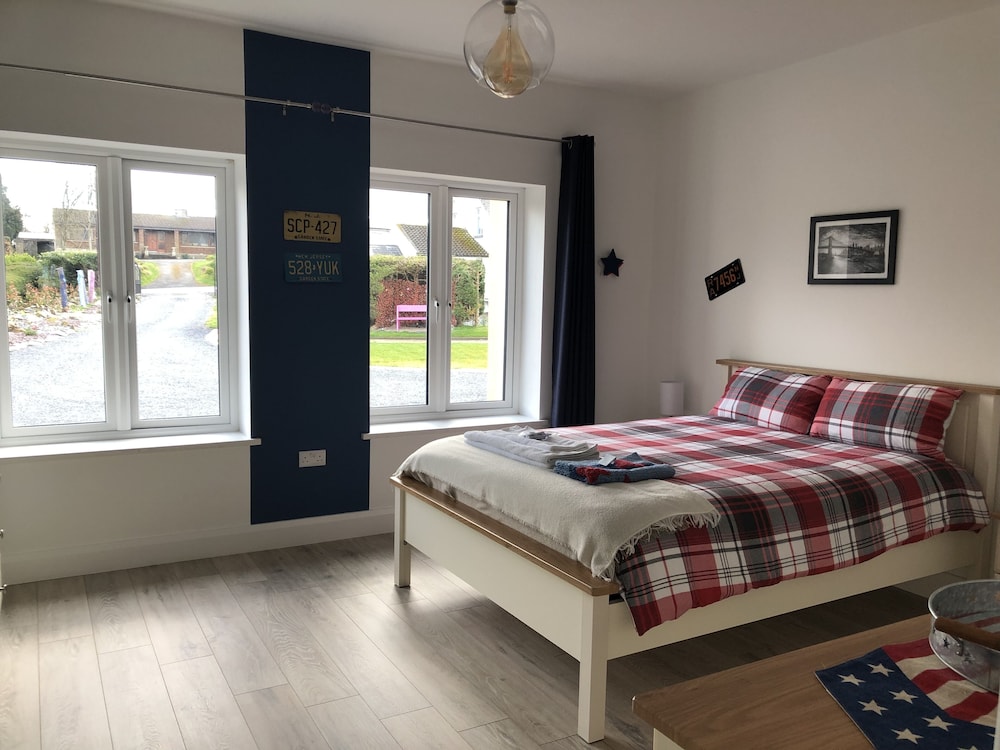 B&B and Self Catering Mon Petit Cottage view 5