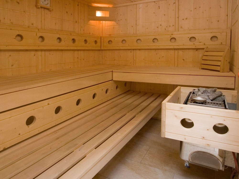 Chalet in Annaberg-lungotz With a Community Pool