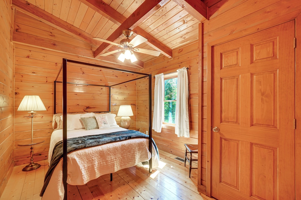 Scenic Getaway: Smoky Mountain Cabin, 4 Mi to Park view 2