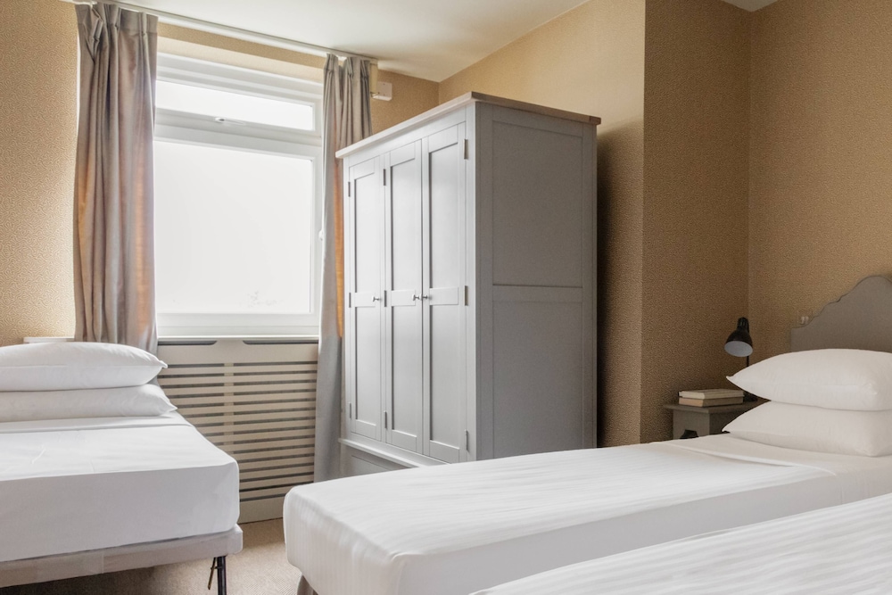 Arundel Gardens by Onefinestay