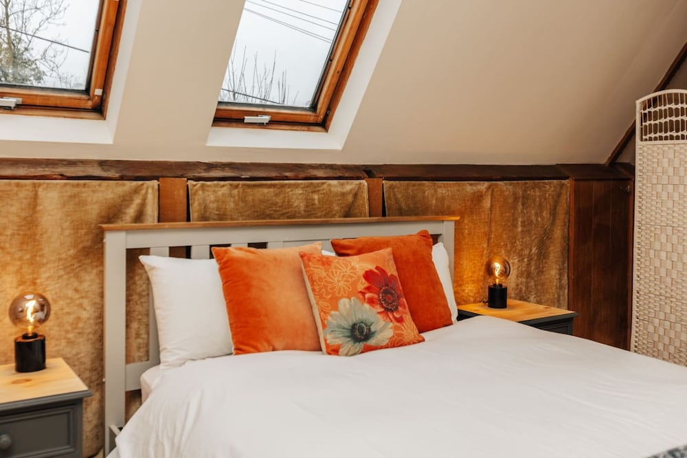 Aston Pottery - From 250 Per Night