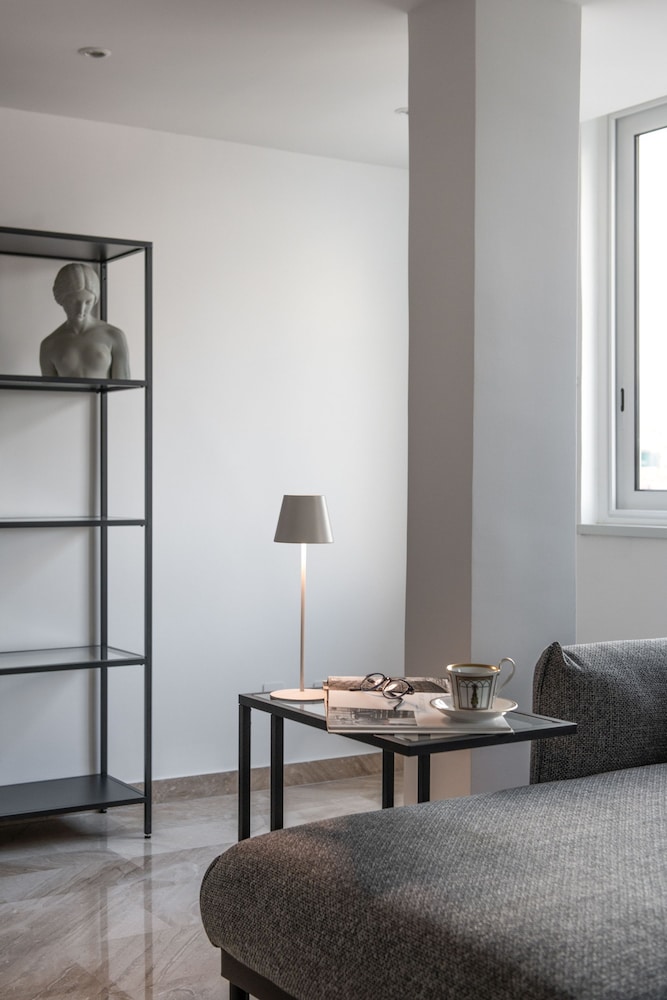Ruggero City View Apartment by Wonderful Italy