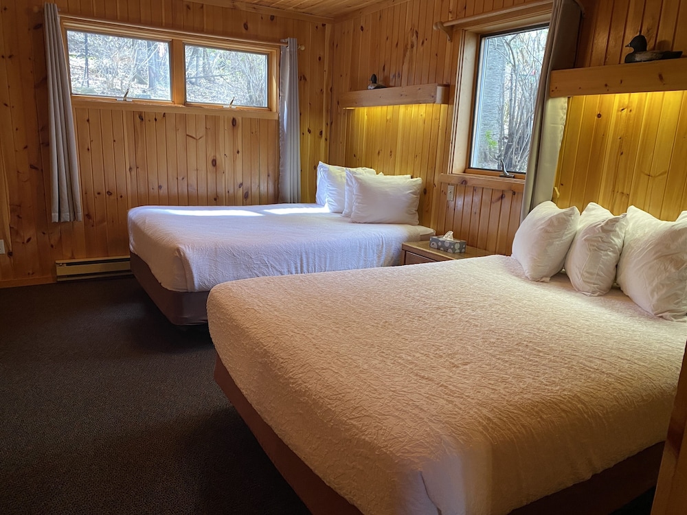 Gunflint Lodge & Outfitters