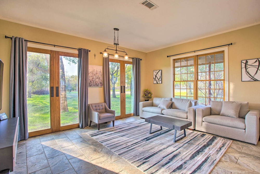 Gainesville Vacations - Charming Gainesville Retreat: Barn, Horses Welcome - Property Image 1