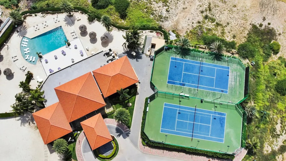 NEW Modern 1BR 1BA Gold Coast Pool GYM Tennis