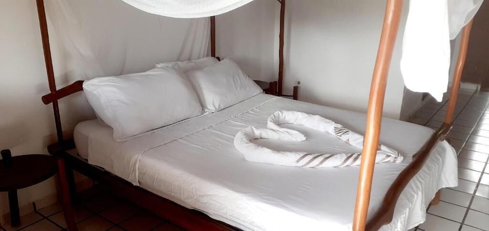 Novos Baianos Hostel e Suites