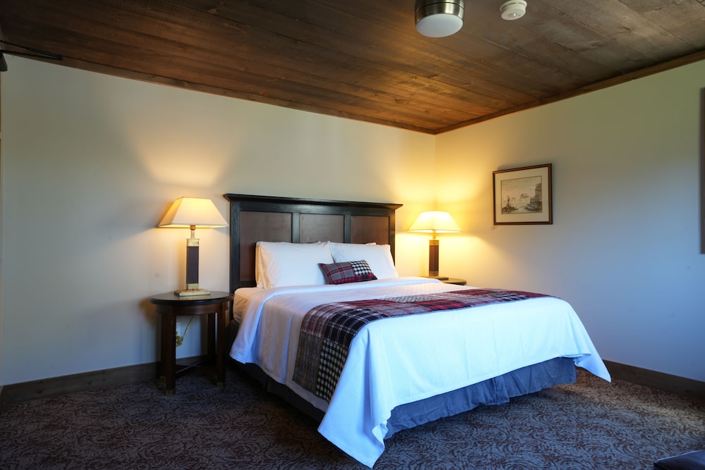 Hollow Valley Resort
