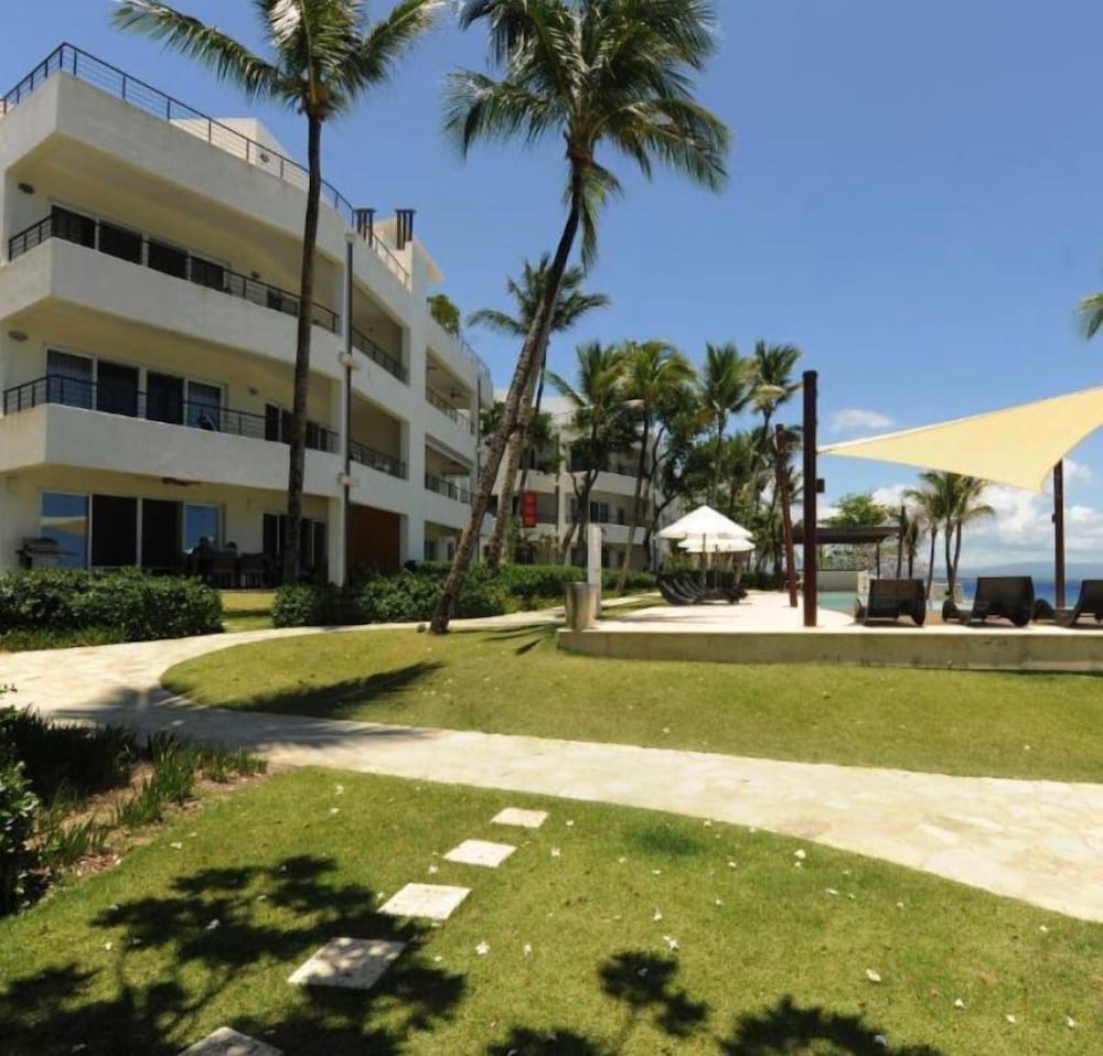 Hotel 2 Bedroom 3 bath Beachfront Condo - Image 1