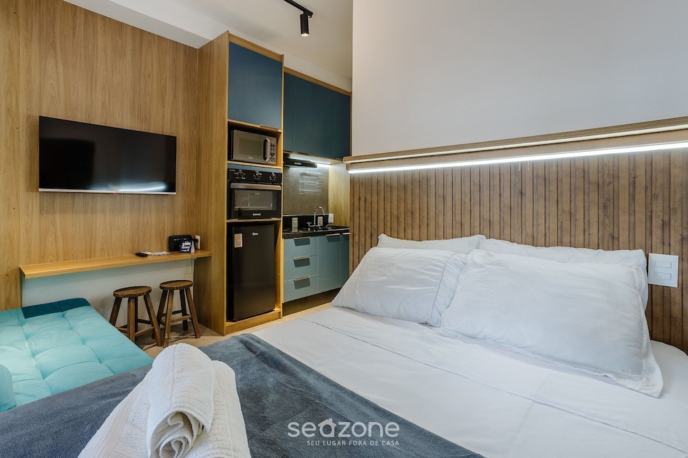 Modern Accommodations Near Congonhas With Pool and gym Hmcs