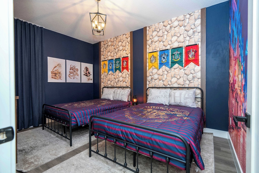 Stylish Home Near Disney Themed Rooms Pool