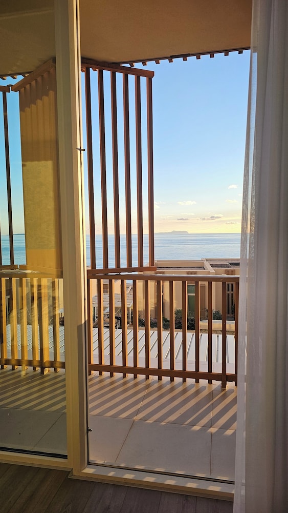 Whisky Green Coast Hotel & Apartments