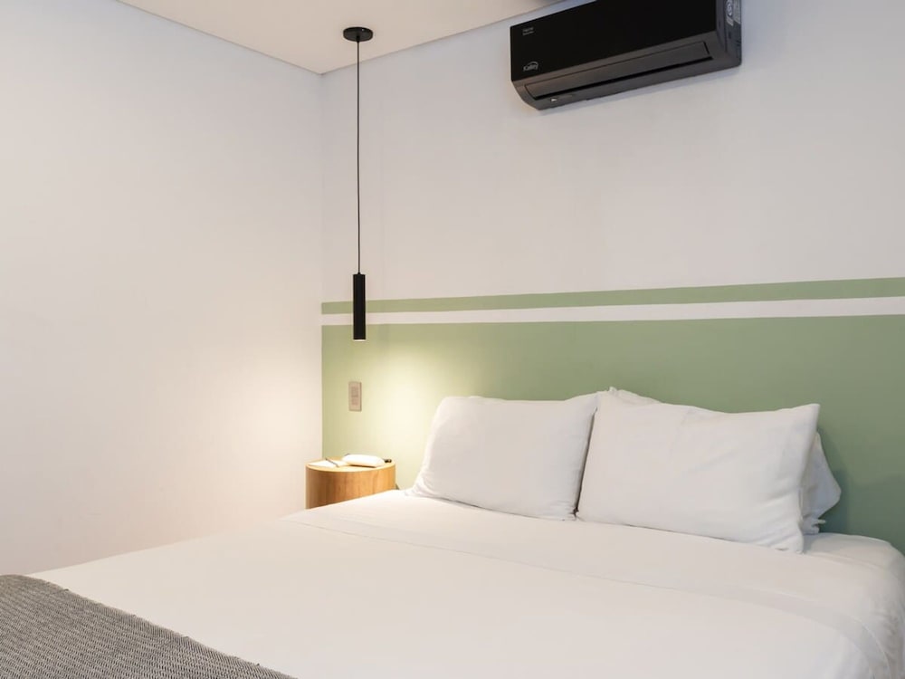 Fantastic 3 BR w Balcony in Laureles Medell n