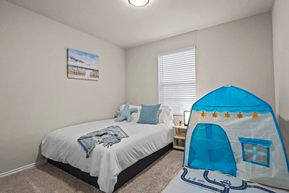 @ Marbella Lane - Amazing 4BR Lakeview Home