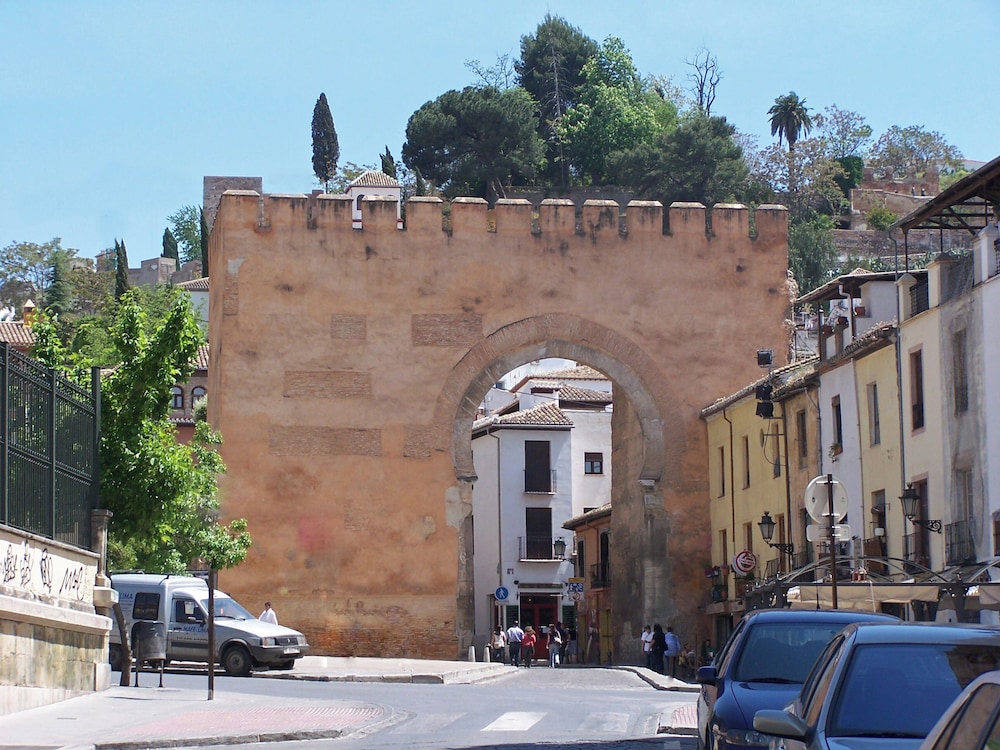 The Central House Granada Elvira Hostel
