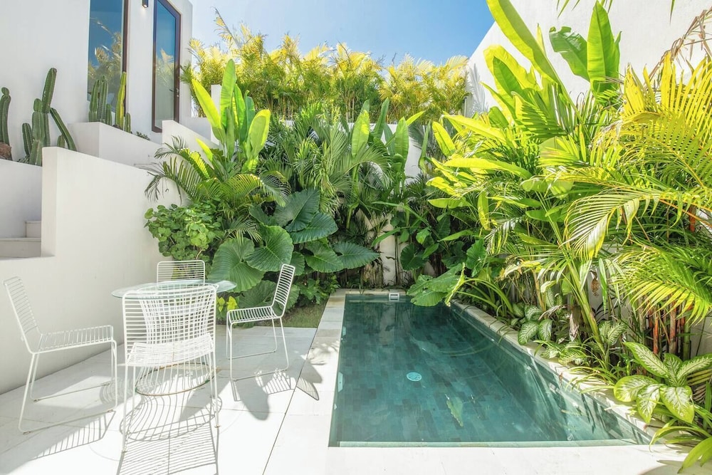 Modern 3BR Villa Enclosed Living