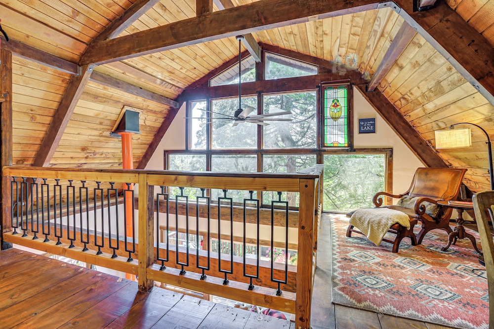 3 Mi to Lake Arrowhead Village: Dog-friendly Cabin