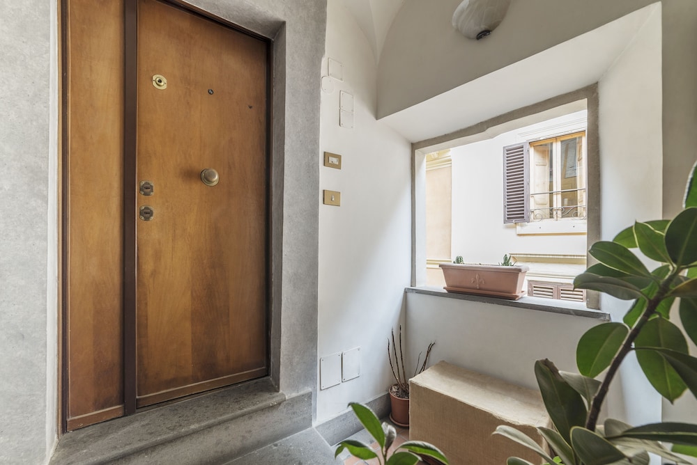 Stylish Flat Domus Aurea